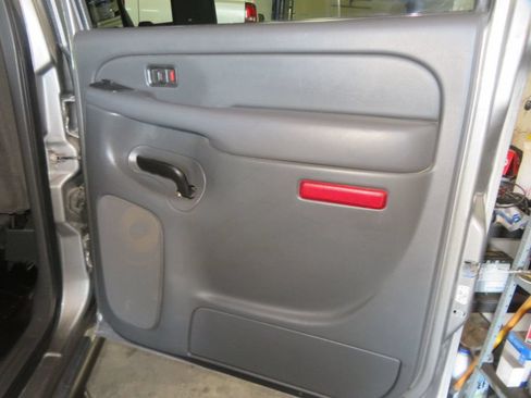 Used 2006 Chevrolet Silverado 2500 LT w/ Heavy-Duty Power Package AWD/4WD image 27
