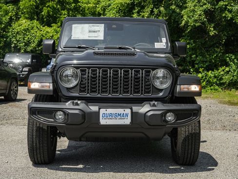 New 2025 Jeep Gladiator Sport image 2
