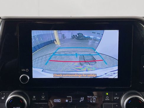 Used 2023 Toyota Highlander XLE image 13