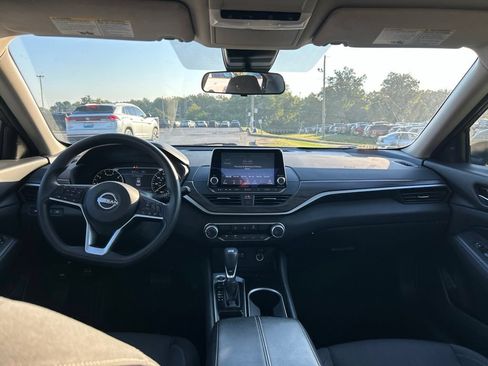 Used 2024 Nissan Altima 2.5 SV FWD image 5
