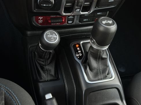 Used 2025 Jeep Wrangler Unlimited Rubicon 4xe w/ Safety Group AWD/4WD image 26