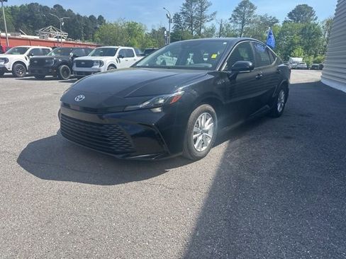 Used 2025 Toyota Camry LE FWD image 1