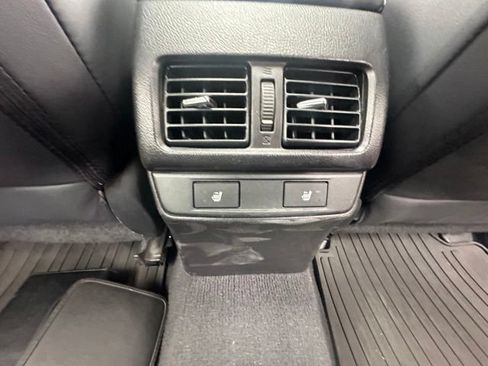 Used 2017 Subaru Outback 2.5i Limited AWD/4WD image 9