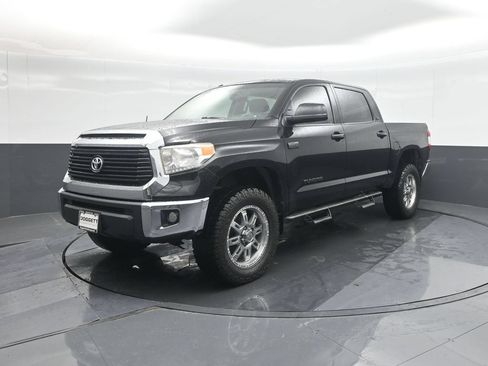 Used 2017 Toyota Tundra SR5 w/ SR5 Upgrade Package AWD/4WD image 1
