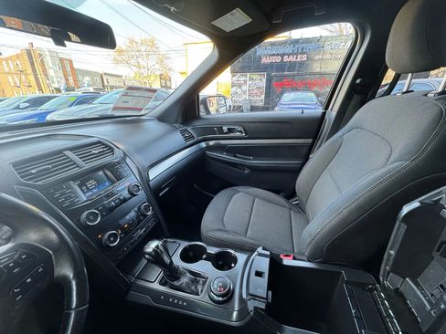Used 2019 Ford Explorer XLT image 31