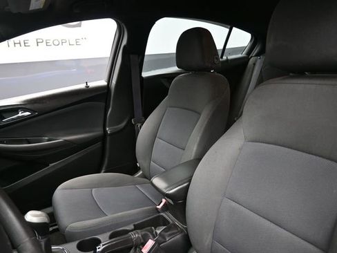 Used 2017 Chevrolet Cruze LT image 16