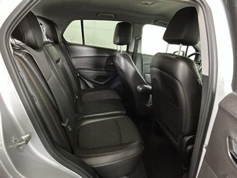 Used 2017 Chevrolet Trax LT w/ LT Convenience Package FWD image 29