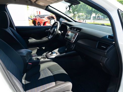 Used 2024 Nissan Leaf S FWD image 25