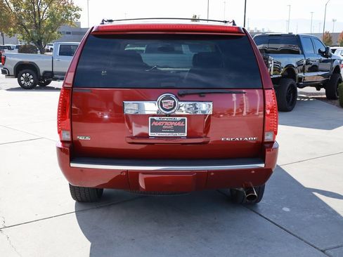 Used 2010 Cadillac Escalade Luxury image 5