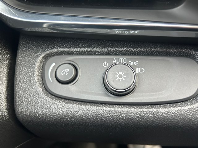 Used 2025 Buick Envista Sport Touring w/ Convenience I Package FWD image 31