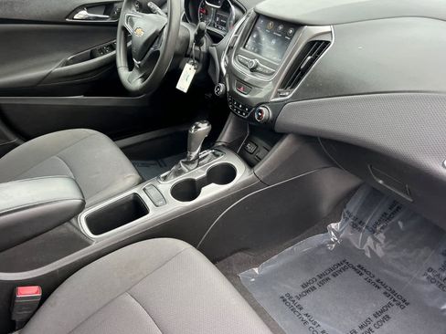 Used 2019 Chevrolet Cruze LS FWD image 16