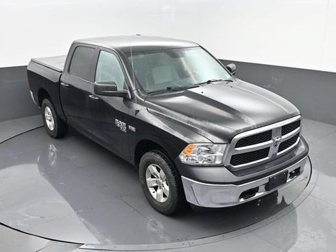 Used 2022 RAM 1500 4x4 Crew Cab Classic w/ Chrome Appearance Group image 18