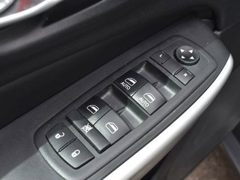 Used 2018 Jeep Cherokee Trailhawk w/ Cold Weather Group AWD/4WD image 18