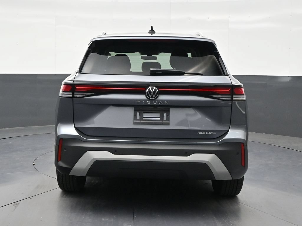 Used 2025 Volkswagen Tiguan S FWD image 4