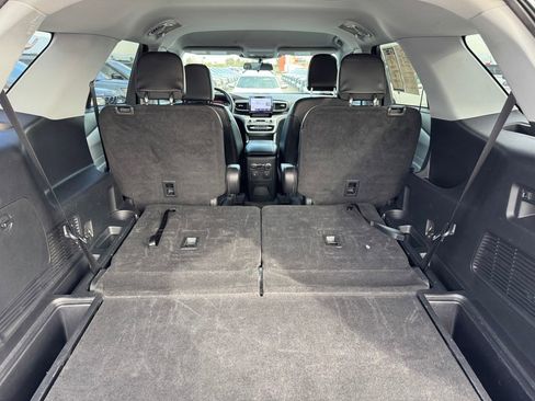 Used 2022 Ford Explorer XLT w/ Equipment Group 202A image 12