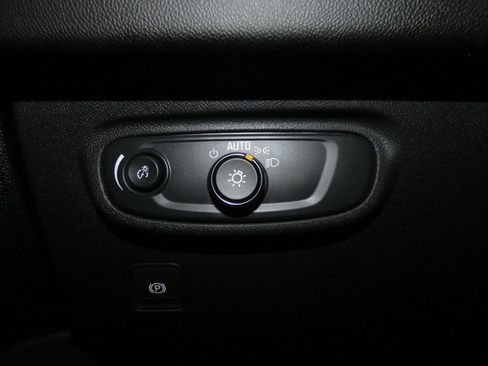 Used 2024 GMC Terrain SLE image 16