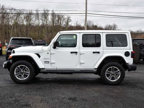 Used 2022 Jeep Wrangler Unlimited Sahara w/ Safety Group image 6