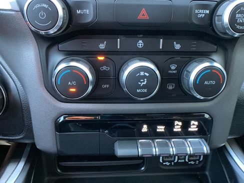 Used 2020 RAM 1500 Big Horn AWD/4WD image 19