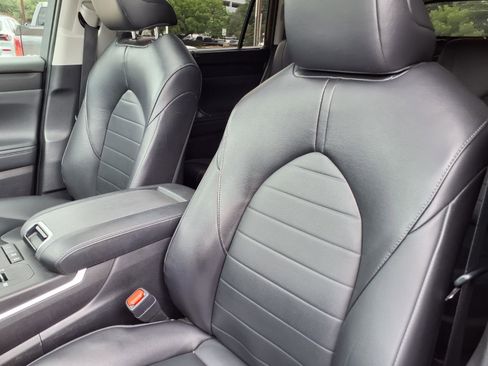 Used 2022 Toyota Highlander XLE FWD image 14