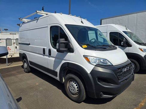 Used 2024 RAM ProMaster 2500 FWD image 1