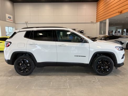 Used 2022 Jeep Compass Latitude image 4