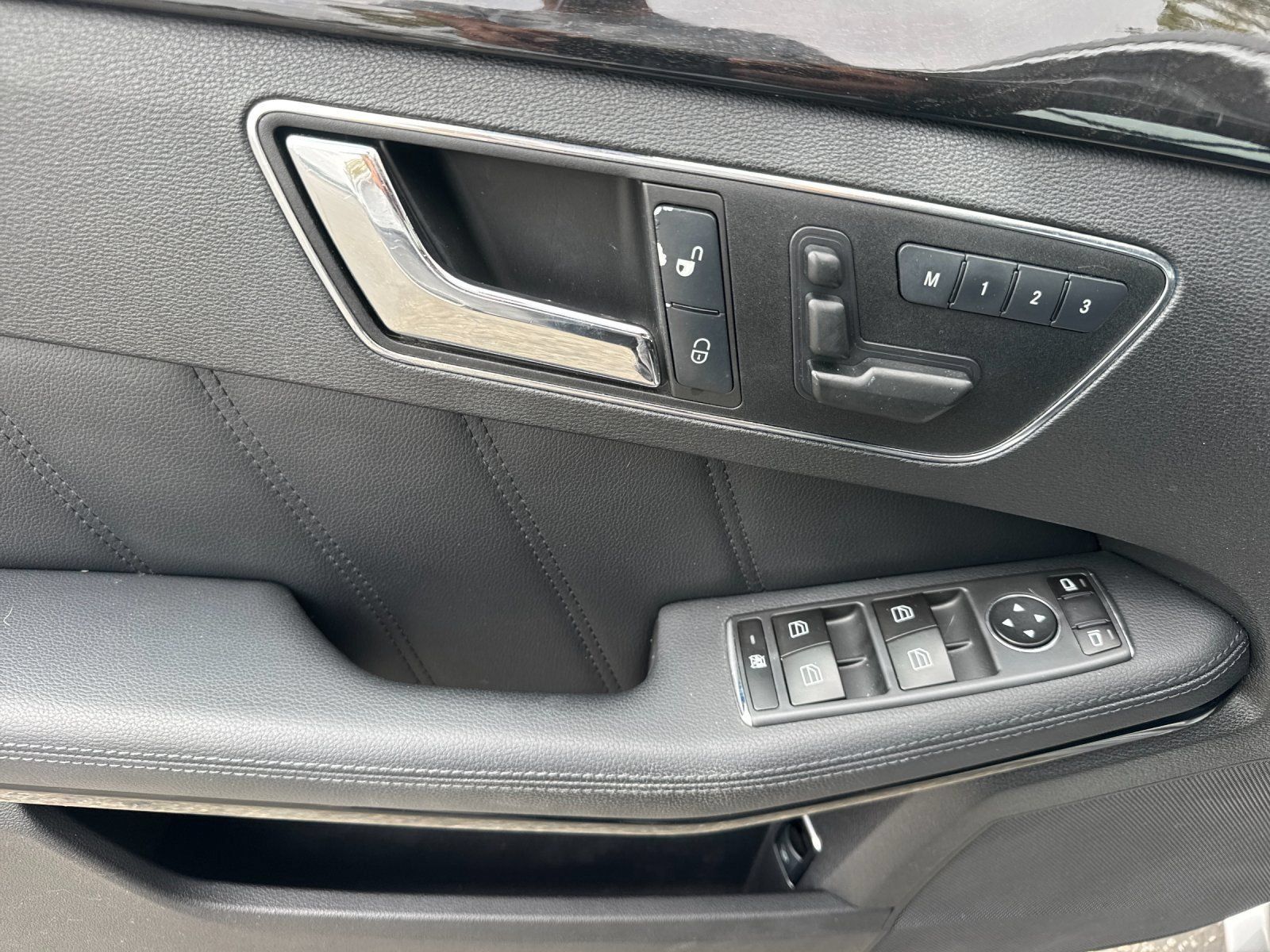 Used 2011 Mercedes-Benz E 350 BlueTEC Sedan image 11