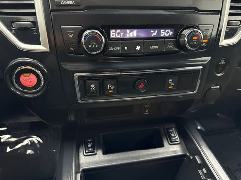 Used 2018 Nissan Titan SV w/ SV Convenience Package RWD image 29