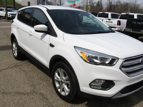 Used 2019 Ford Escape SE image 6