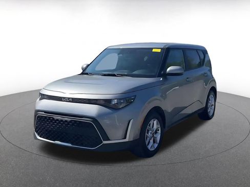 Used 2025 Kia Soul LX w/ LX Technology Package FWD image 4