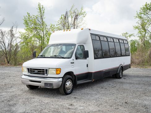 Used 2003 Ford E-450 and Econoline 450 RWD image 3