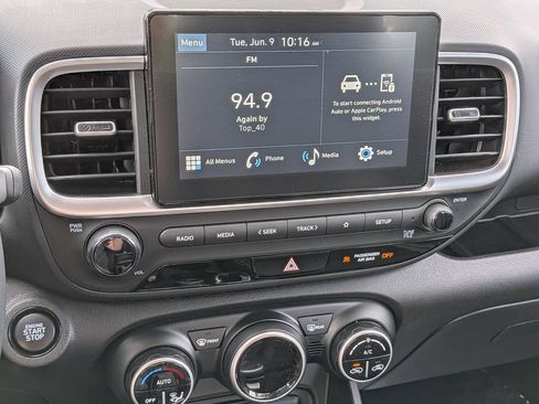 Used 2025 Hyundai Venue SEL FWD image 16