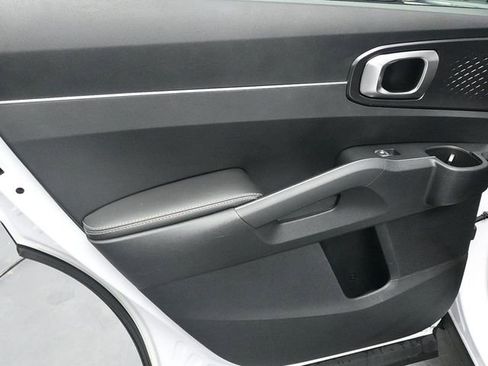 Used 2022 Kia Sorento LX image 15