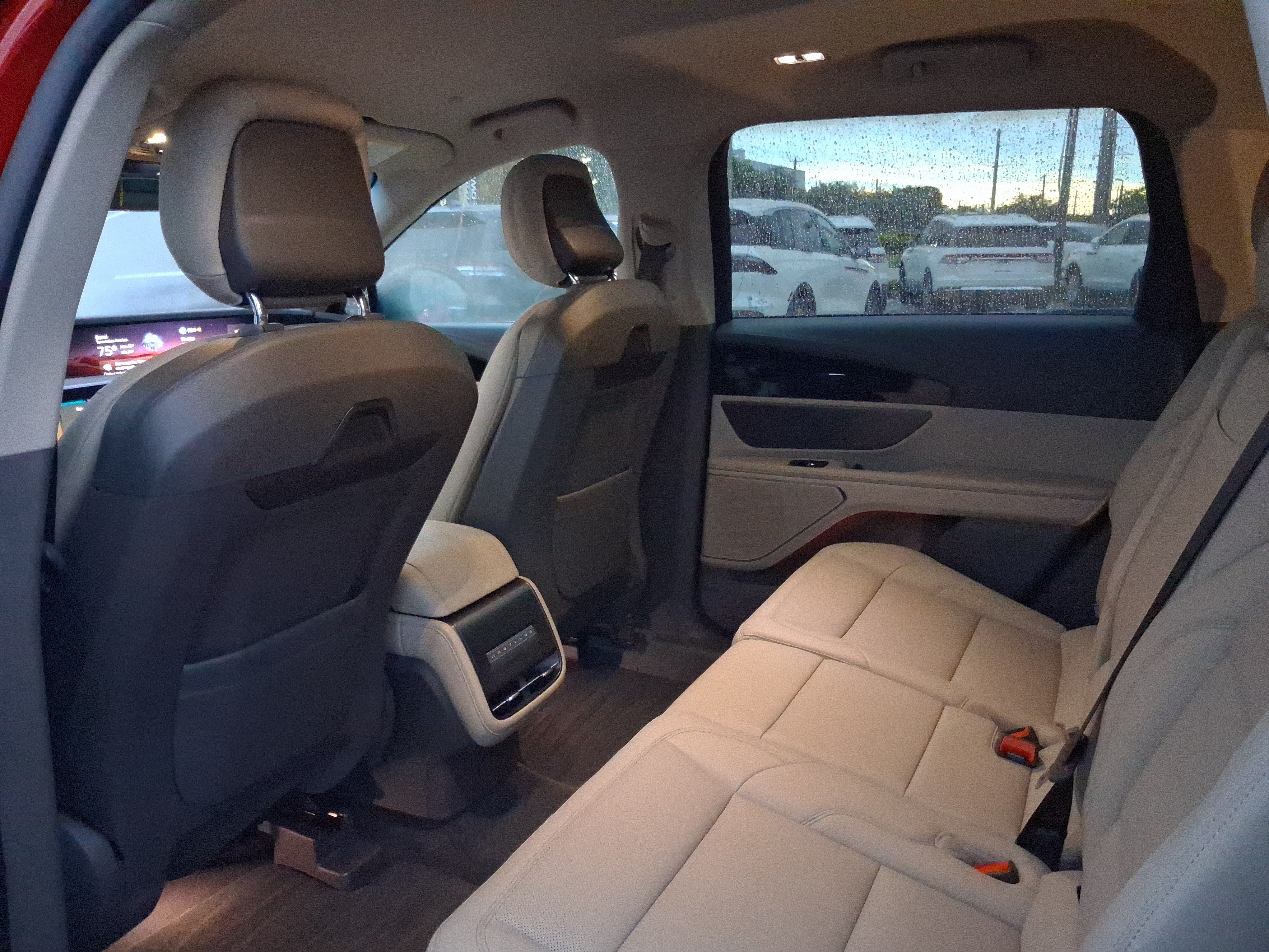 Used 2024 Lincoln Nautilus Premier AWD/4WD image 5