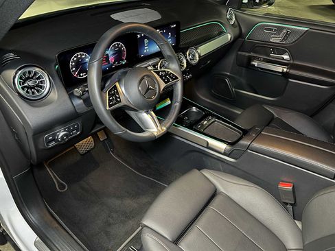Used 2025 Mercedes-Benz GLB 250 4MATIC image 22