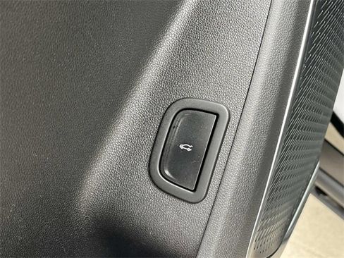 Used 2024 GMC Acadia Elevation image 31