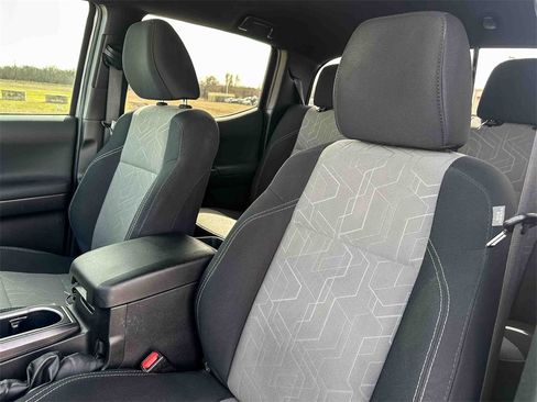 Used 2023 Toyota Tacoma TRD Off-Road image 14