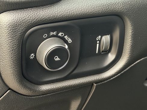 Used 2024 RAM 1500 Laramie image 27