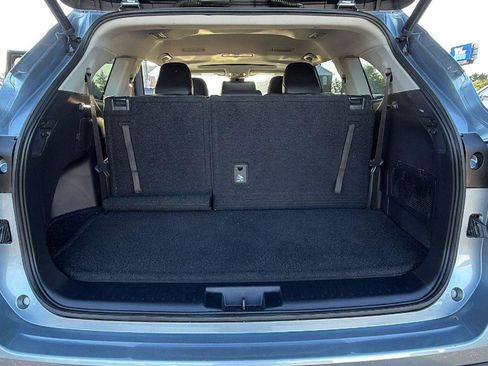 Used 2021 Toyota Highlander XLE AWD/4WD image 10
