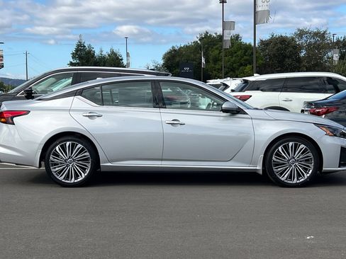 New 2025 Nissan Altima 2.5 SL image 3