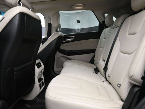 Used 2019 Ford Edge Titanium w/ Equipment Group 301A AWD/4WD image 14