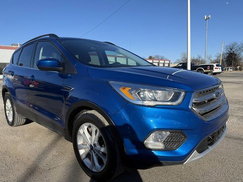 Used 2017 Ford Escape SE w/ Equipment Group 201A image 3