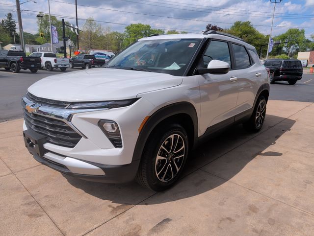 Used 2025 Chevrolet TrailBlazer LT AWD/4WD image 4