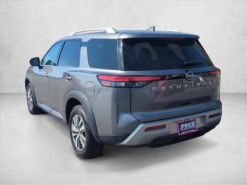 Used 2025 Nissan Pathfinder SL FWD image 8