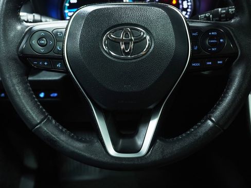 Used 2021 Toyota RAV4 XLE Premium image 17