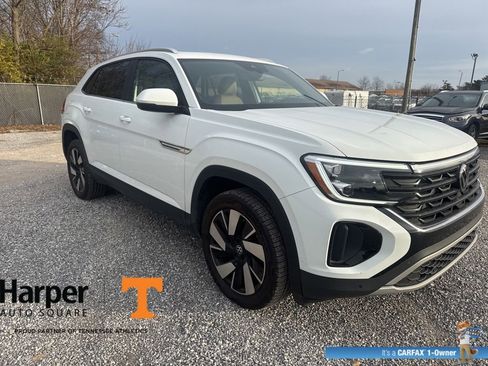 Used 2024 Volkswagen Atlas Cross Sport SE w/ Panoramic Sunroof Package image 7