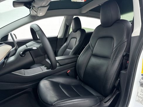 Used 2019 Tesla Model 3 Standard Range Plus image 16