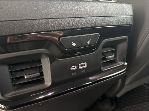 Used 2024 GMC Sierra 1500 AT4 w/ Technology Package image 21