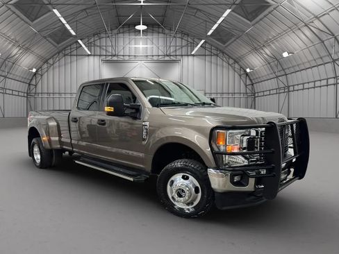 Used 2022 Ford F350 XLT w/ XLT Value Package AWD/4WD image 8