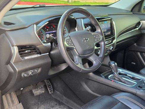 Used 2020 Chevrolet Traverse RS FWD image 9