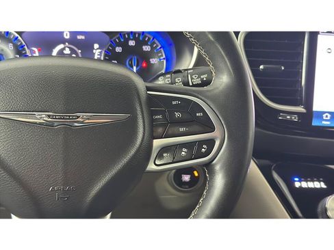 Used 2022 Chrysler Pacifica Touring-L FWD image 28